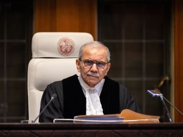 El presidente de la Corte Internacional de Justicia (CIJ), Nawaf Salam REMITIDA / HANDOUT por FRANK VAN BEEK Fotograf&iacute;a remitida a medios de comunicaci&oacute;n exclusivamente para ilustrar la noticia a la que hace referencia la imagen, y citando la procedencia de la imagen en la firma 02/12/2024