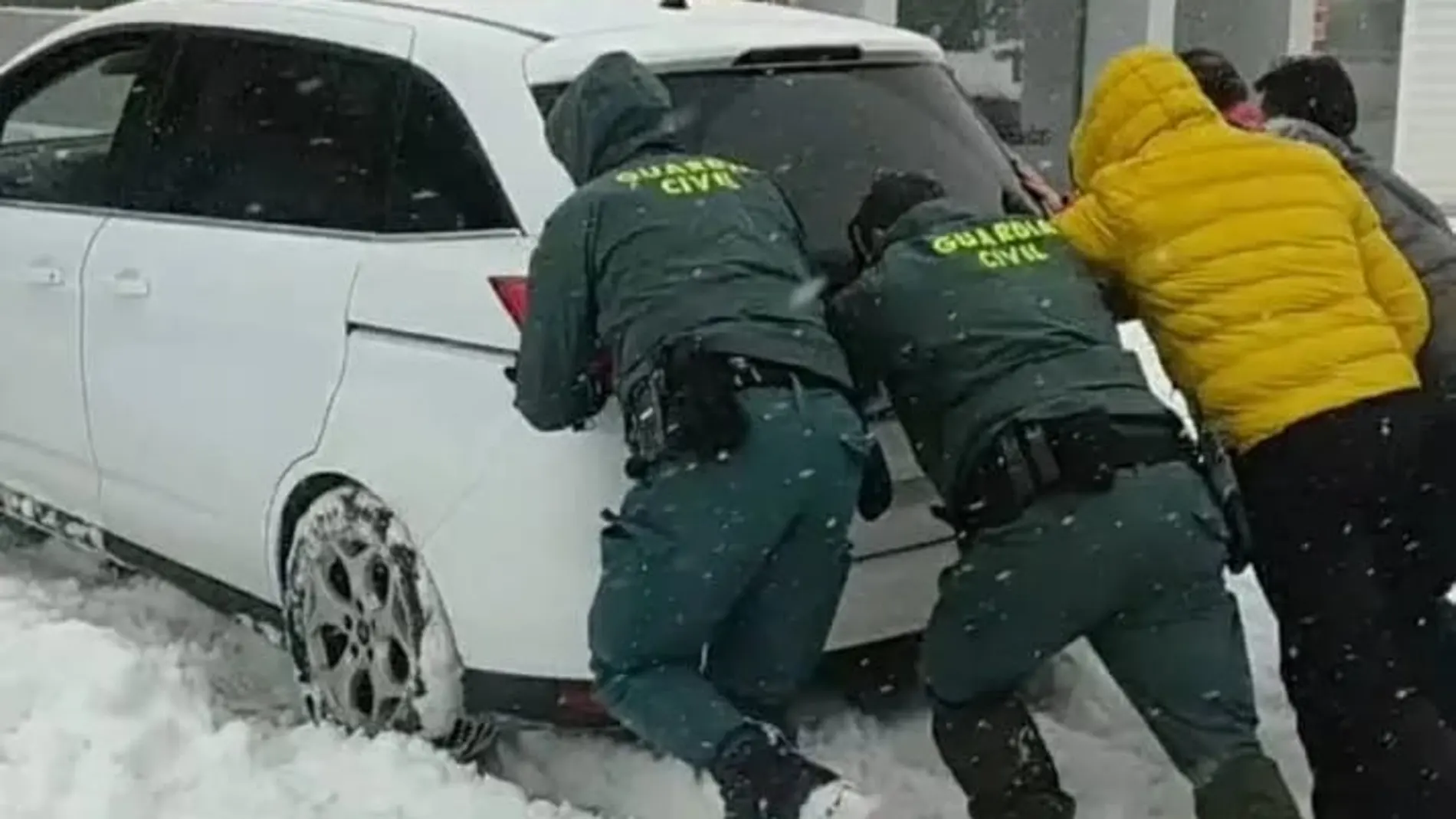 "Pasar frío o ser sancionados": el dilema de los guardias civiles ante la falta de ropa de invierno