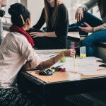 Las 8 cosas que debes guardarte para ti si quieres que te respeten, según la psicología