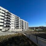 En unos días se entregarán las llaves de otros 166, situados en una parcela aledaña, donde ya han concluido las obras, y a estos se sumarán 441 más antes de que finalice el primer semestre de 2025. 