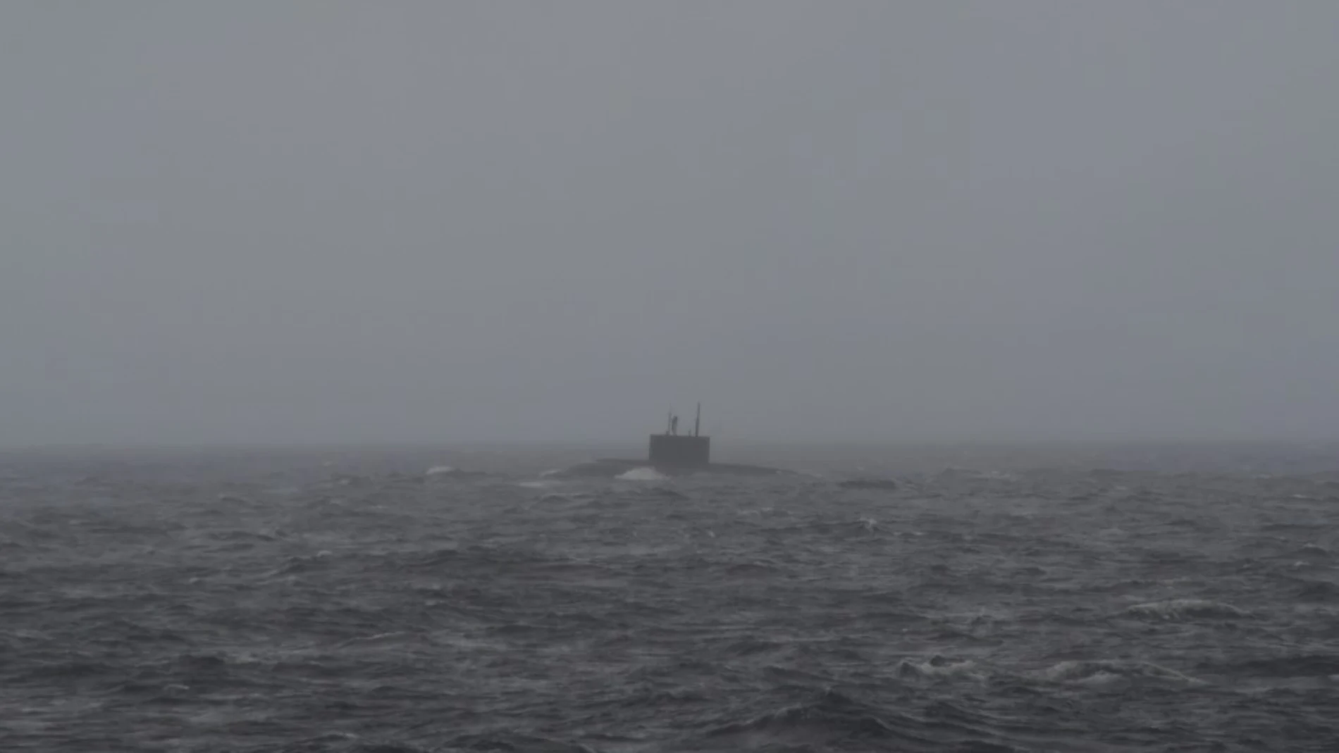 Submarino ruso "Novorossiysk" en superficie.