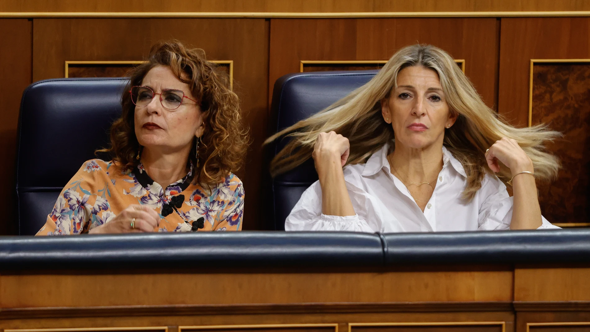 María Jesús Montero y Yolanda Díaz en un pleno del Congreso de los Diputados.