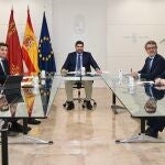 El presidente del Gobierno regional, Fernando López Miras, durante la reunión que mantuvo hoy con el director general de la consultora digital Inetum, Ion Ander Bordonaba