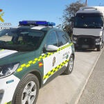La Guardia Civil investiga al conductor de un vehículo articulado por circular en sentido contrario