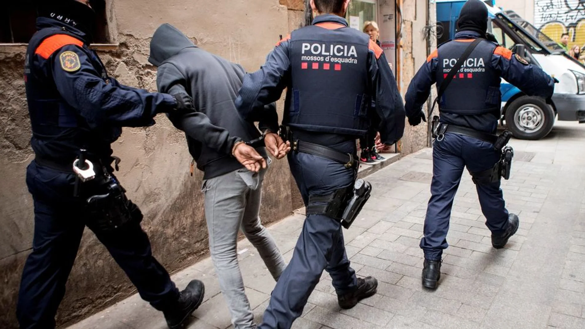 Momento de una detención de los Mossos d'Esquadra