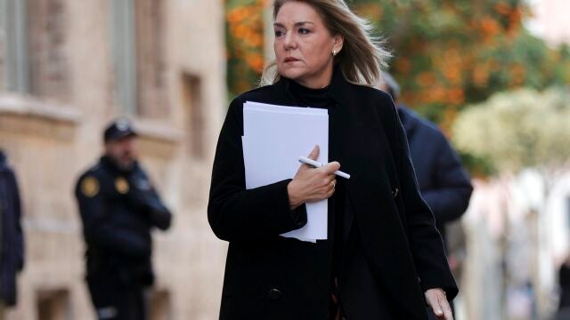 La vicepresidenta del Consell hoy a su llegada a la rueda de prensa