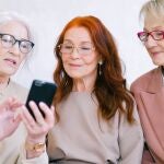 El 82,5% de los mayores en España usa internet, y más del 50% realiza gestiones online