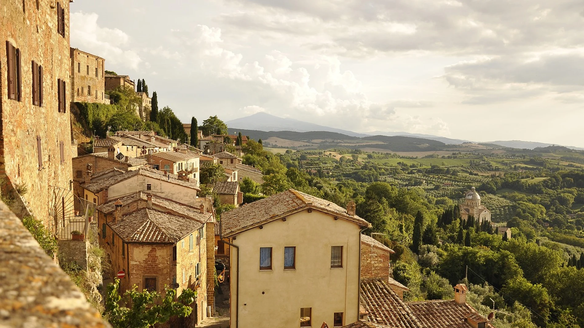 Imagen de archivo de un pueblo italiano