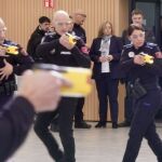 La Policía Municipal de Madrid ha activado 160 veces su protocolo táser (así funciona)