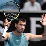 Alcaraz se disculpa ante Nishioka por un bola que rozó la red