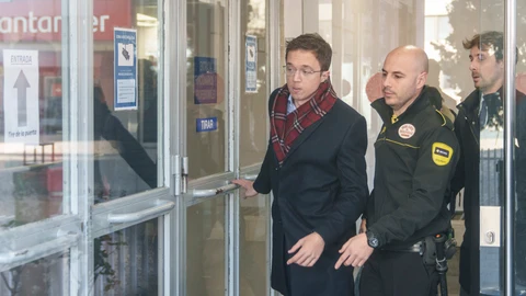 Errejón llega a declarar tras la denuncia por agresión sexual a Elisa Mouliaá. David Jar
