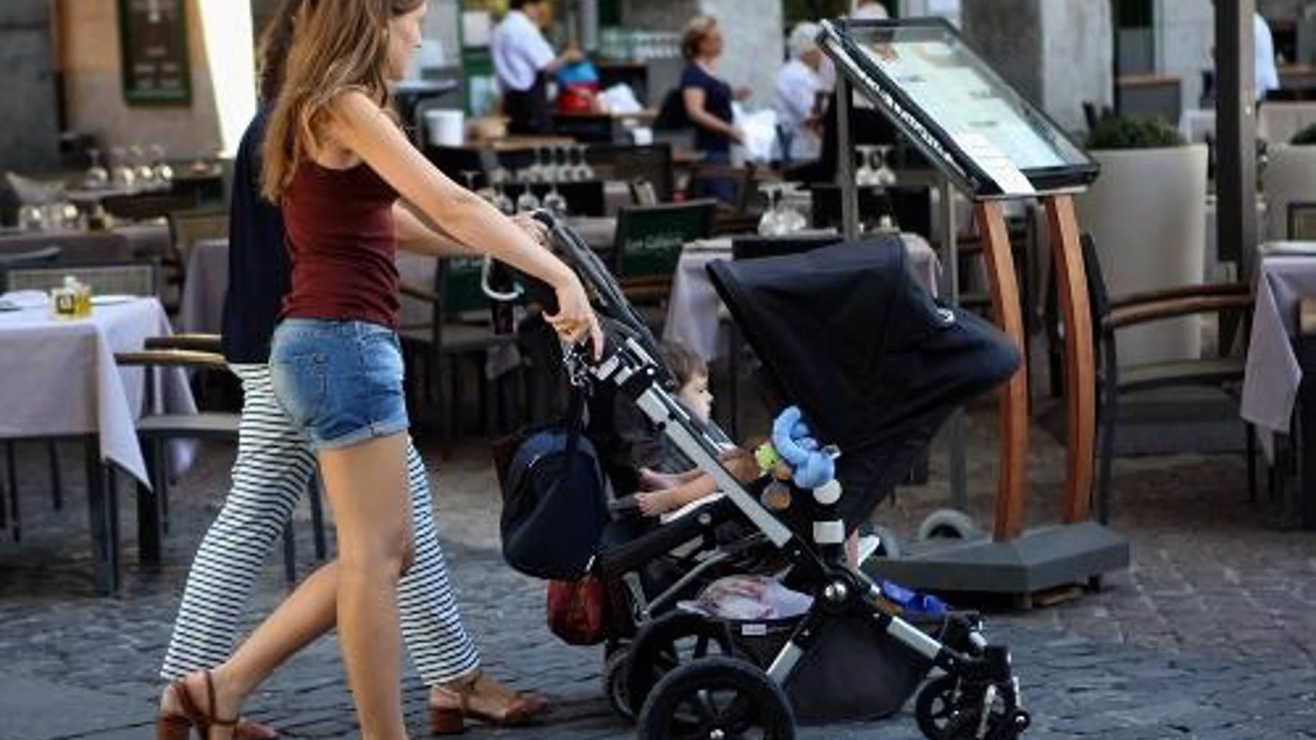 Economía.- El TSJ de Murcia reconoce el permiso de nacimiento ampliado a 32 semanas a una madre de familia monoparental