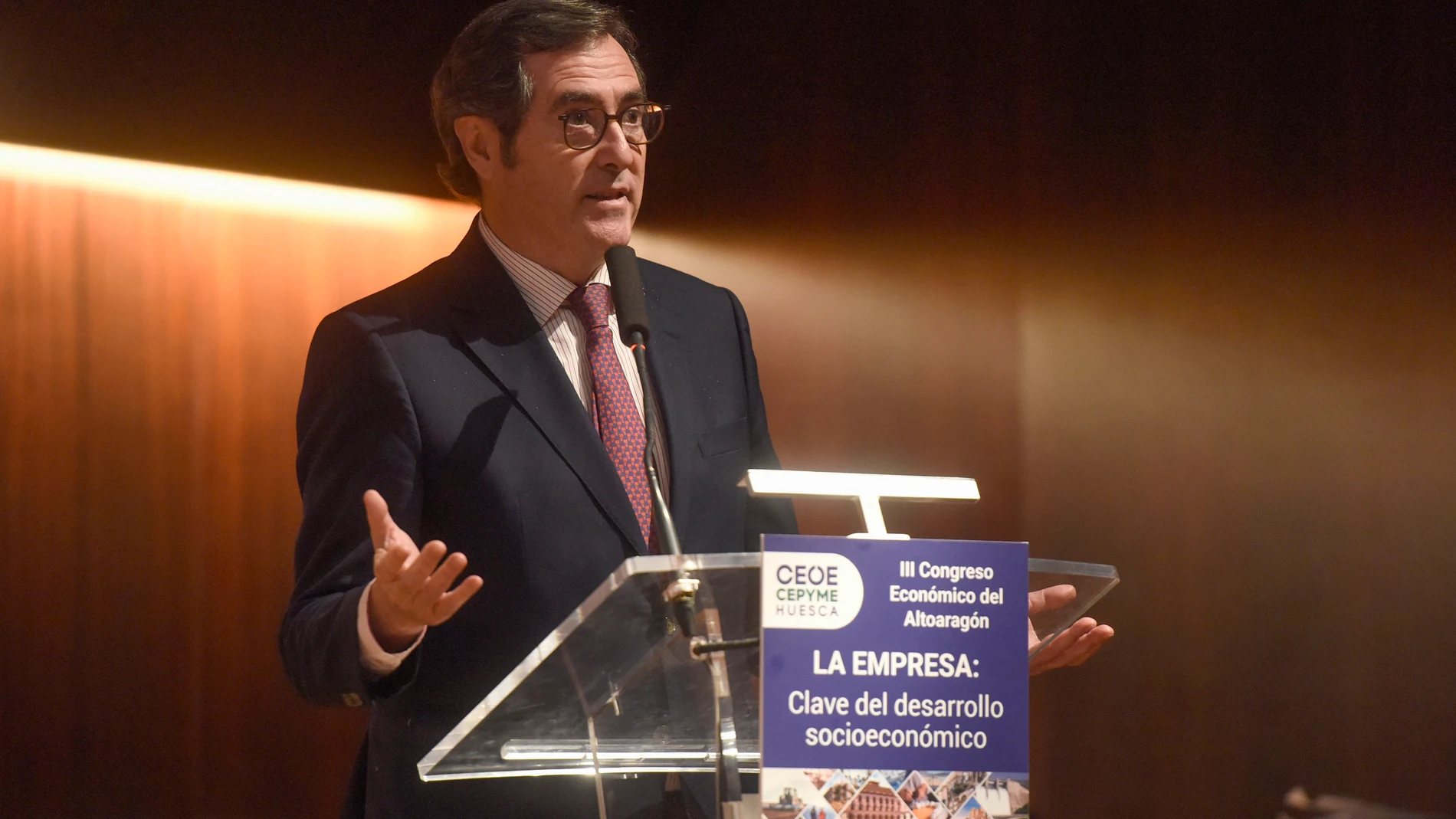 HUESCA, 16/01/2025.-El presidente de la CEOE, Antonio Garamendi, interviene durante el III Congreso Económico del Altoaragón, este jueves en Huesca. EFE/ Javier Blasco