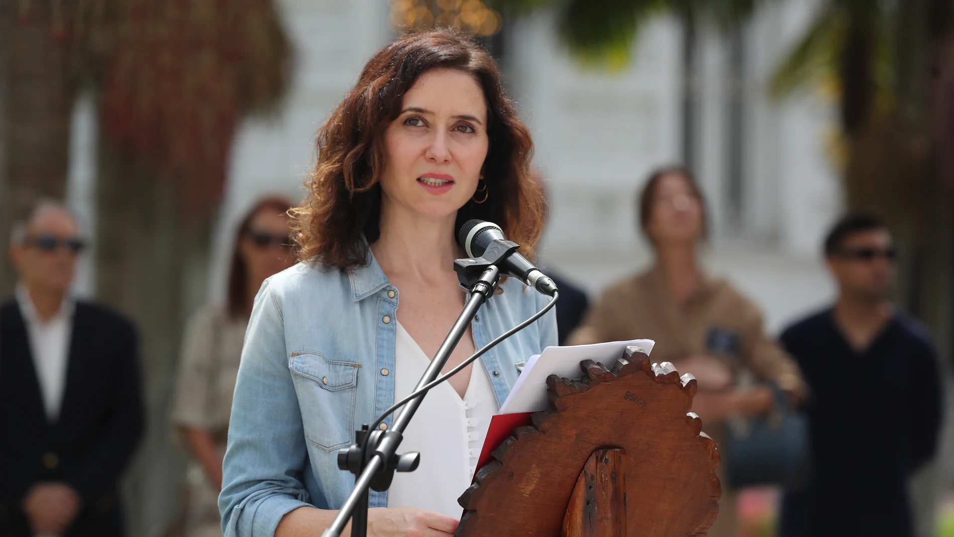 AME1754. PUENTE PIEDRA (PERÚ), 16/01/2025.- La presidenta de la Comunidad de Madrid, Isabel Díaz Ayuso, habla durante su visita al museo Pedro de Osma este jueves, en el distrito de Barranco, en Lima (Perú). Ayuso destacó que los valores de la Hispanidad unen a pueblos hermanos, como el español y peruano, y afirmó que es momento de reivindicar estos lazos en el inicio de su visita a Perú con motivo del 490 aniversario de la fundación de su capital. EFE/ Paolo Aguilar
