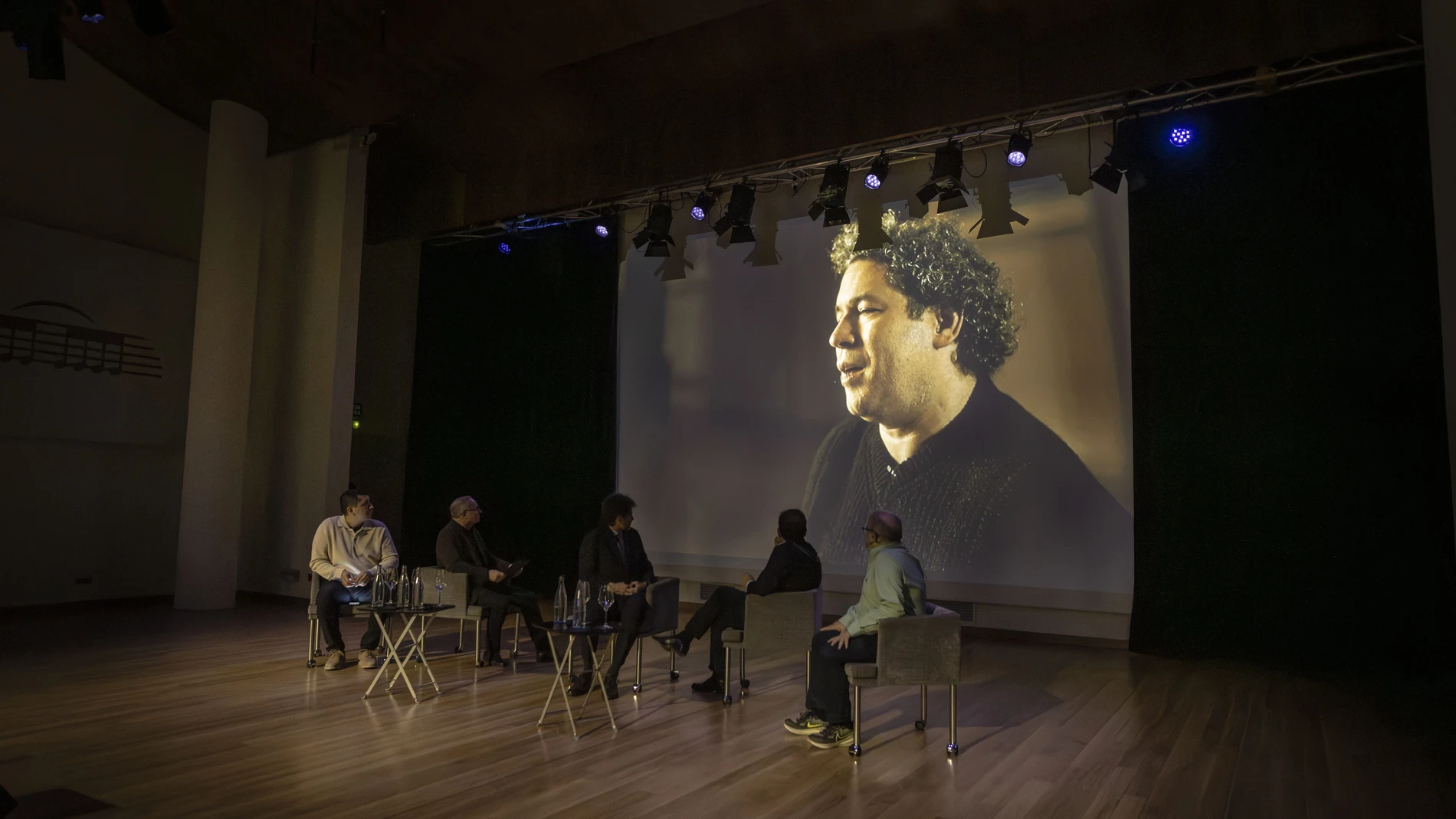 Un momento durante la presentación del concierto solidario en el Palau de la Música