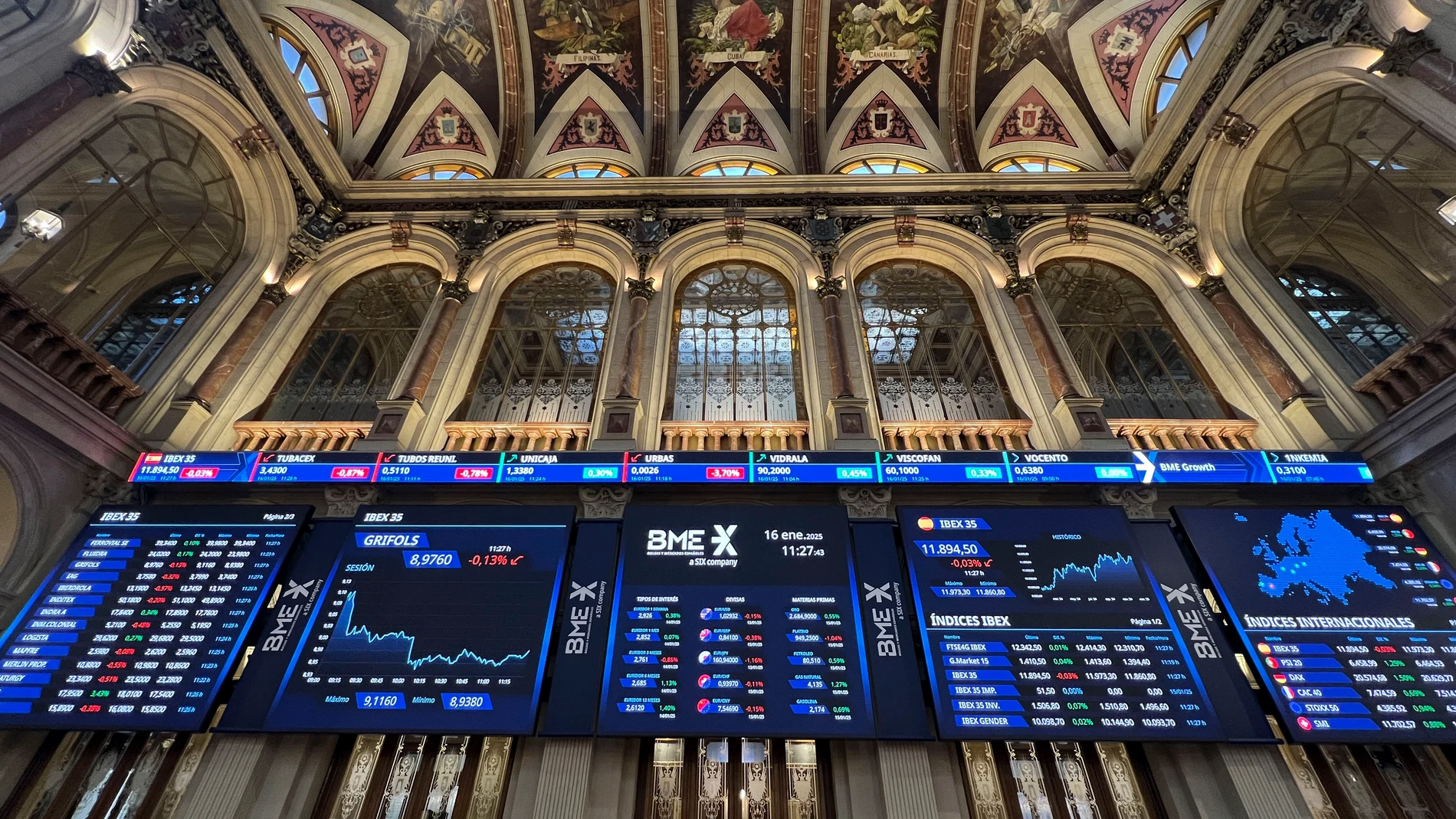 MADRID, 16/01/2025.- El principal selectivo de la Bolsa española, el IBEX 35, que comenzó este jueves con ganancias superiores al 0,5 % y por encima de los 11.900 puntos, se ha dado la vuelta, y cae el 0,21 %, a pesar de la tendencia positiva de Europa. EFE/ Altea Tejido
