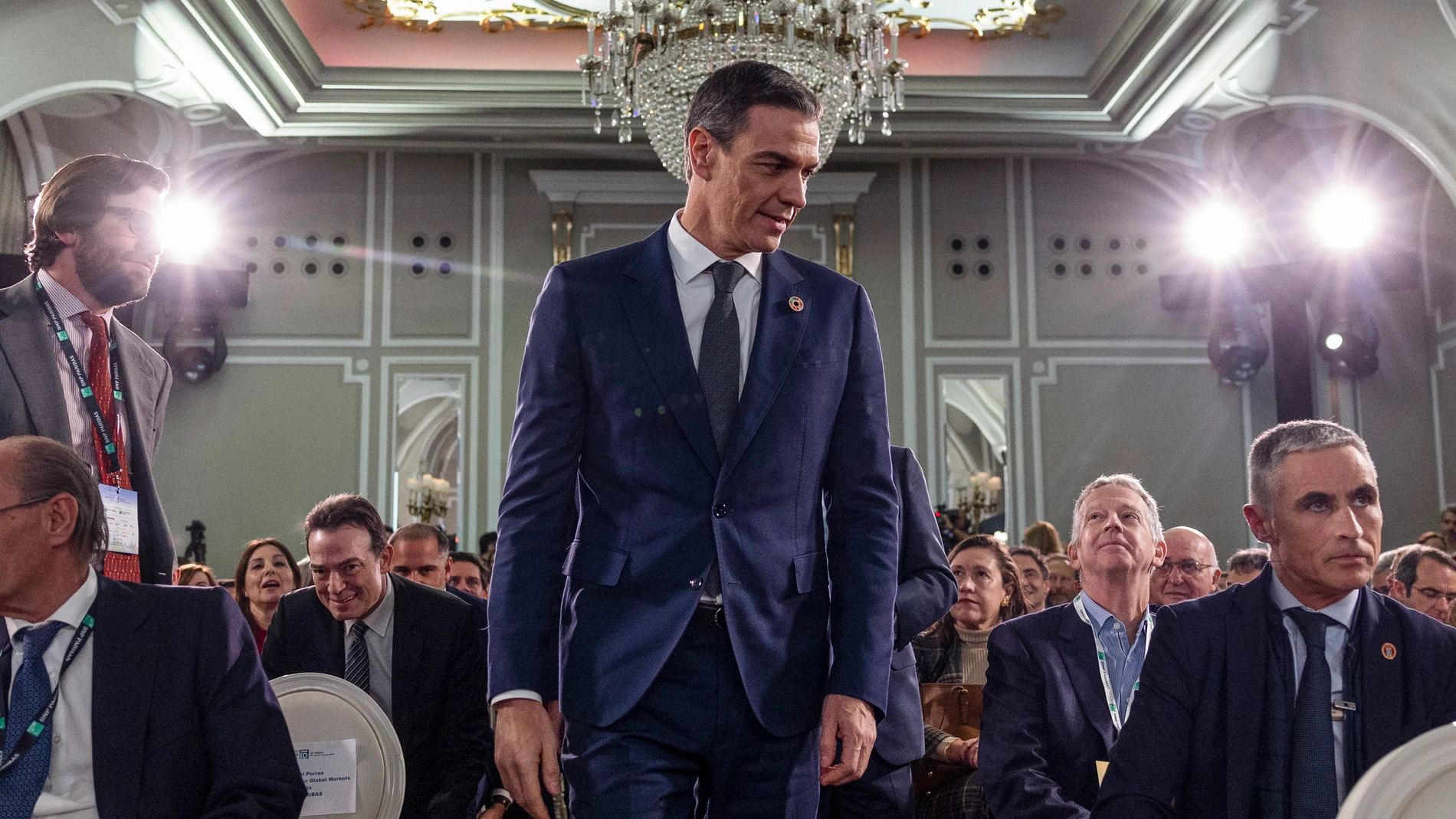 MADRID, 16/01/2025.- El presidente del Gobierno, Pedro Sánchez (c), clausura la XV edición del foro internacional 'Spain Investors Day', este jueves en Madrid. EFE/ Daniel González