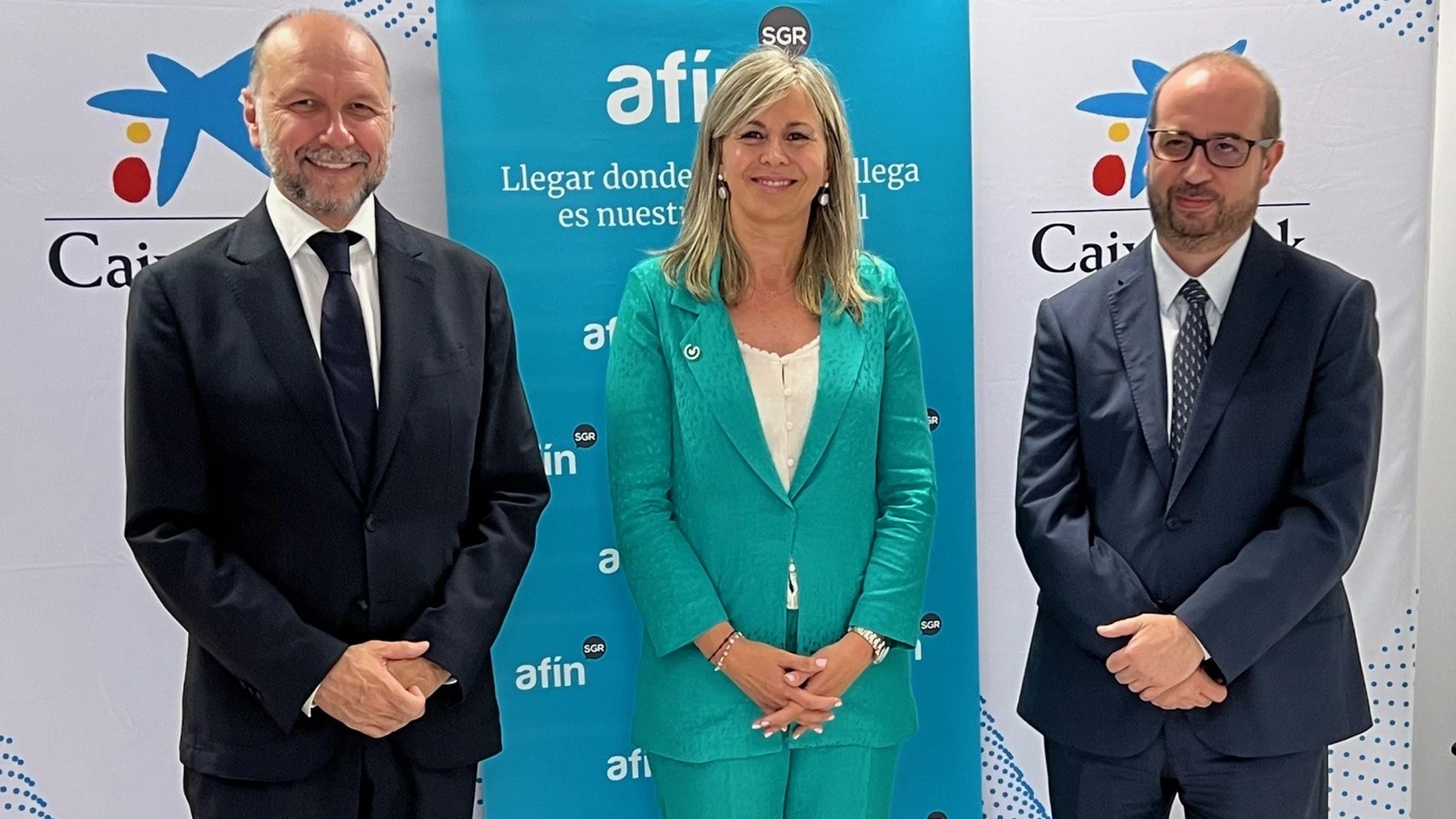 Firma del acuerdo entre CaixaBank y Afín SGR