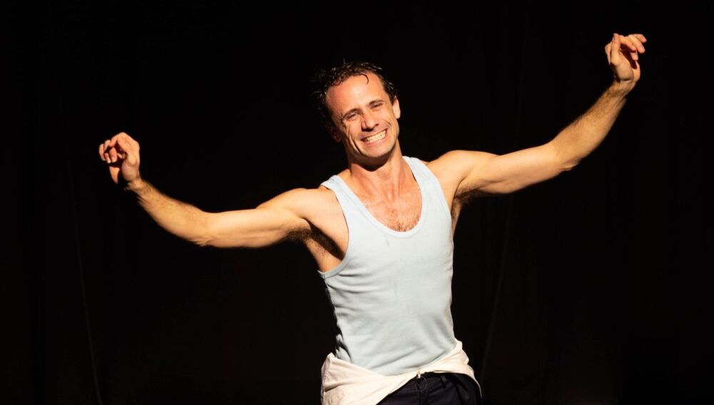 Oriol Pla firma, dirige y protagoniza 'Travy'