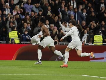 Endrick se quit&oacute; la camiseta tras marcar el 3-2