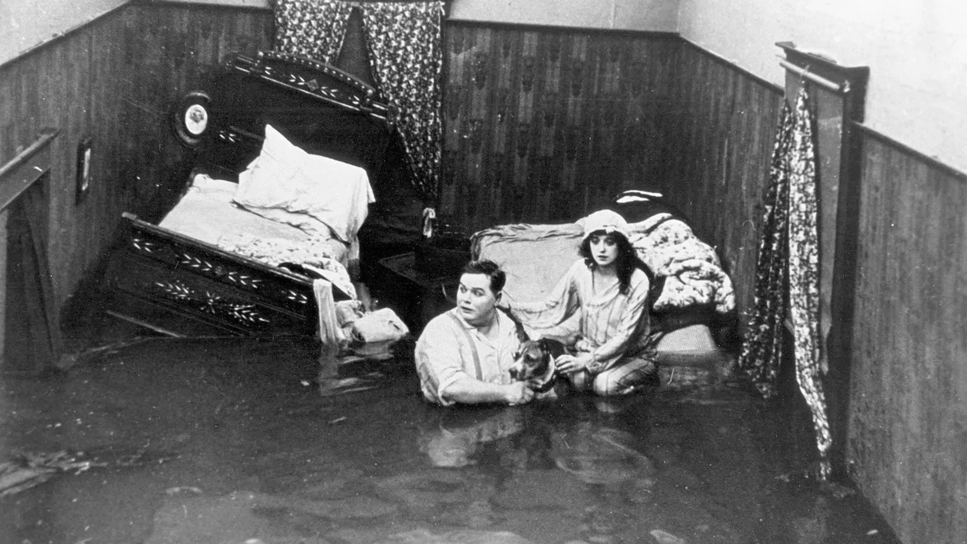 Fatty Arbuckle con Mabel Normand, en una de sus películas cómicas