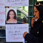 La Plaza de la Misericordia del barrio almeriense de Los Molinos se ha convertido en el lugar escogido por la familia de Mariam Fajouni para clamar justicia tras el asesinato