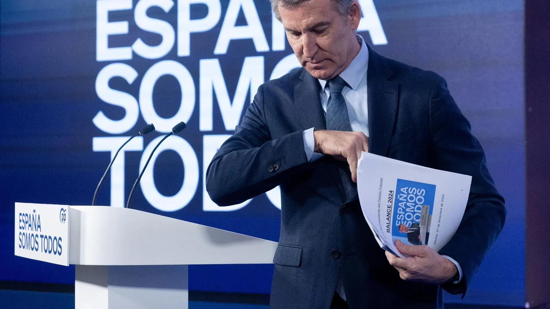 Feijóo culpa al Ejecutivo de "colonizar" las empresas privadas tras el cambio de presidencia en Telefónica
