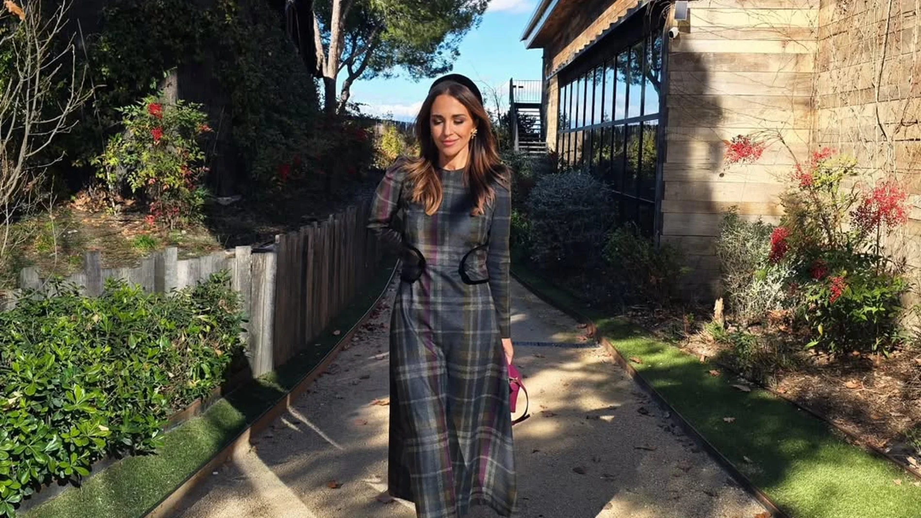 Paula Echevarría con look de invitada de boda.