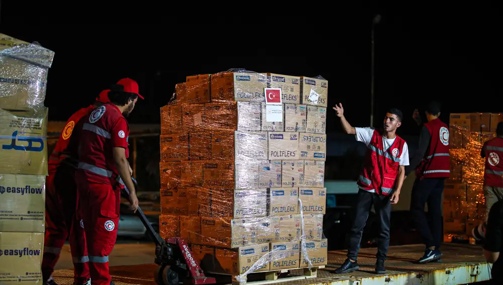 O.Próximo.- Egipto espera que entren 600 camiones con ayuda para Gaza al día tras la entrada en vigor del alto el fuego