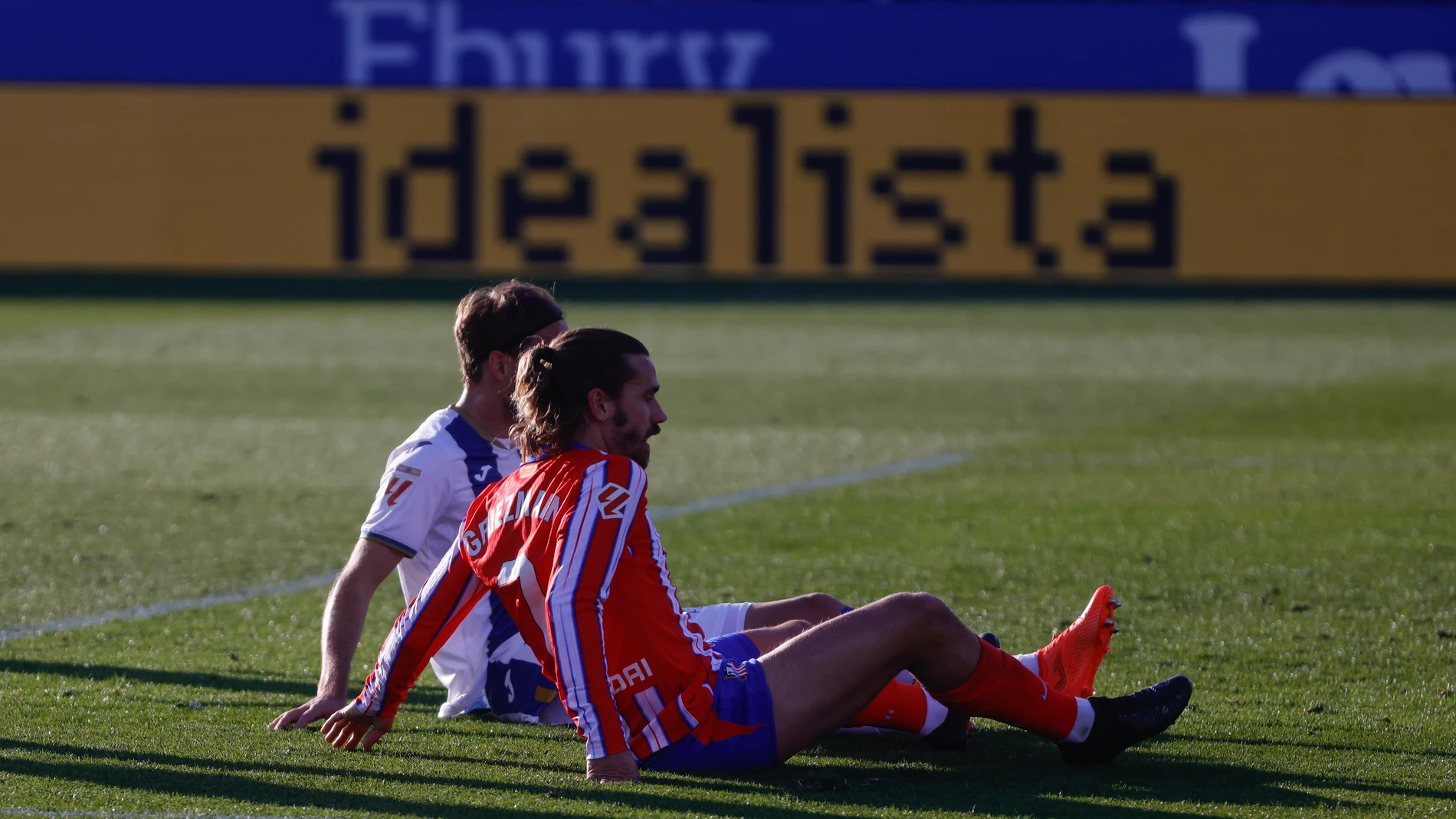 Griezmann, en el suelo en Butarque