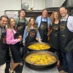 Un grupo de alumnos de Ricepaella tras terminar uno de los talleres