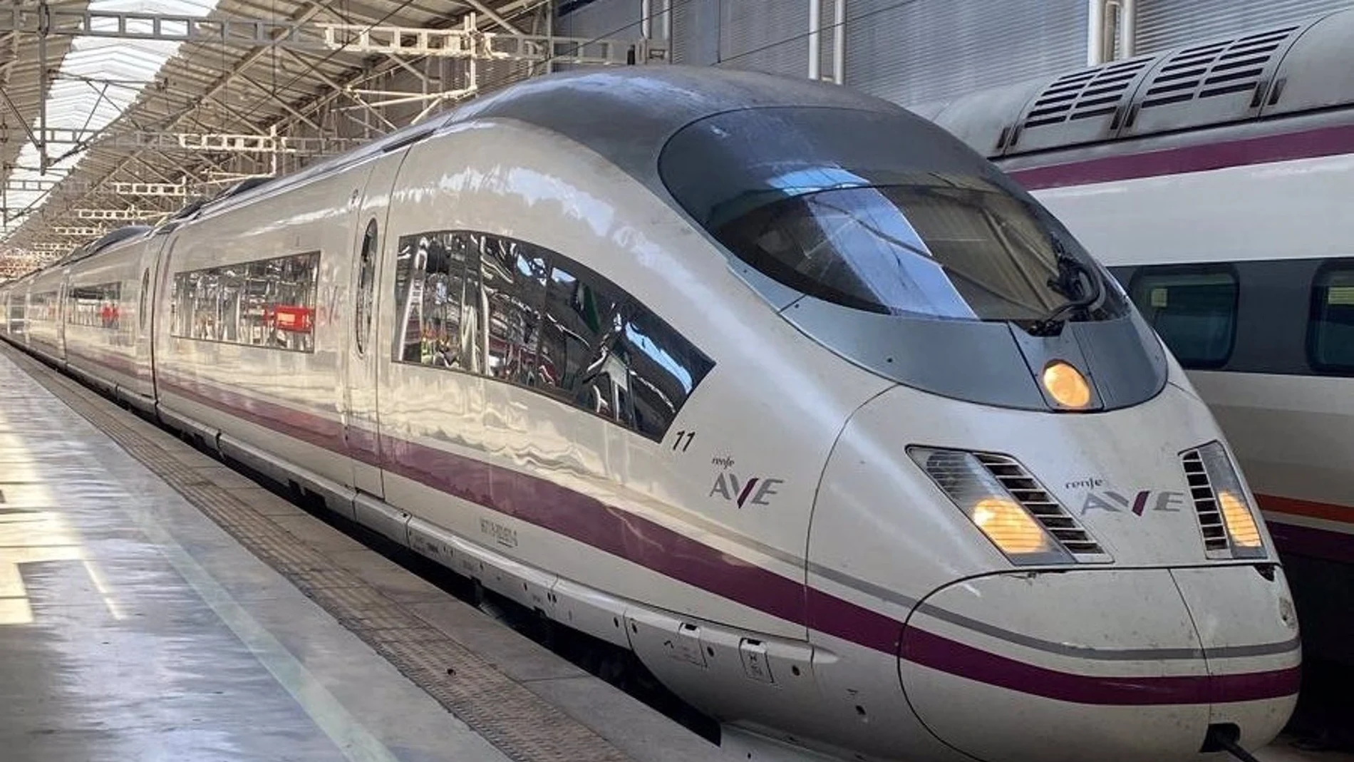 Economía.- Renfe mejora servicios en billetes e incluye la opción de cambio en billetes Básicos de AVE y Larga Distancia