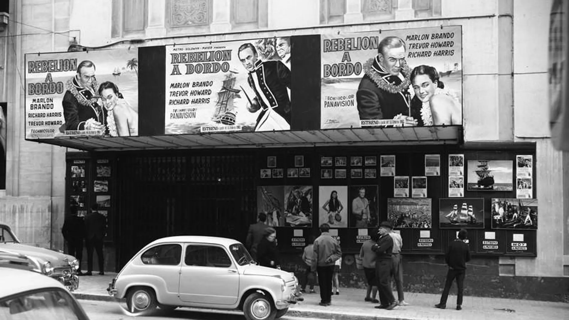 Fotografía del cine Ideal, una de las salas más importantes de la ciudad que ahora está cerrada, que forma parte de la exposición