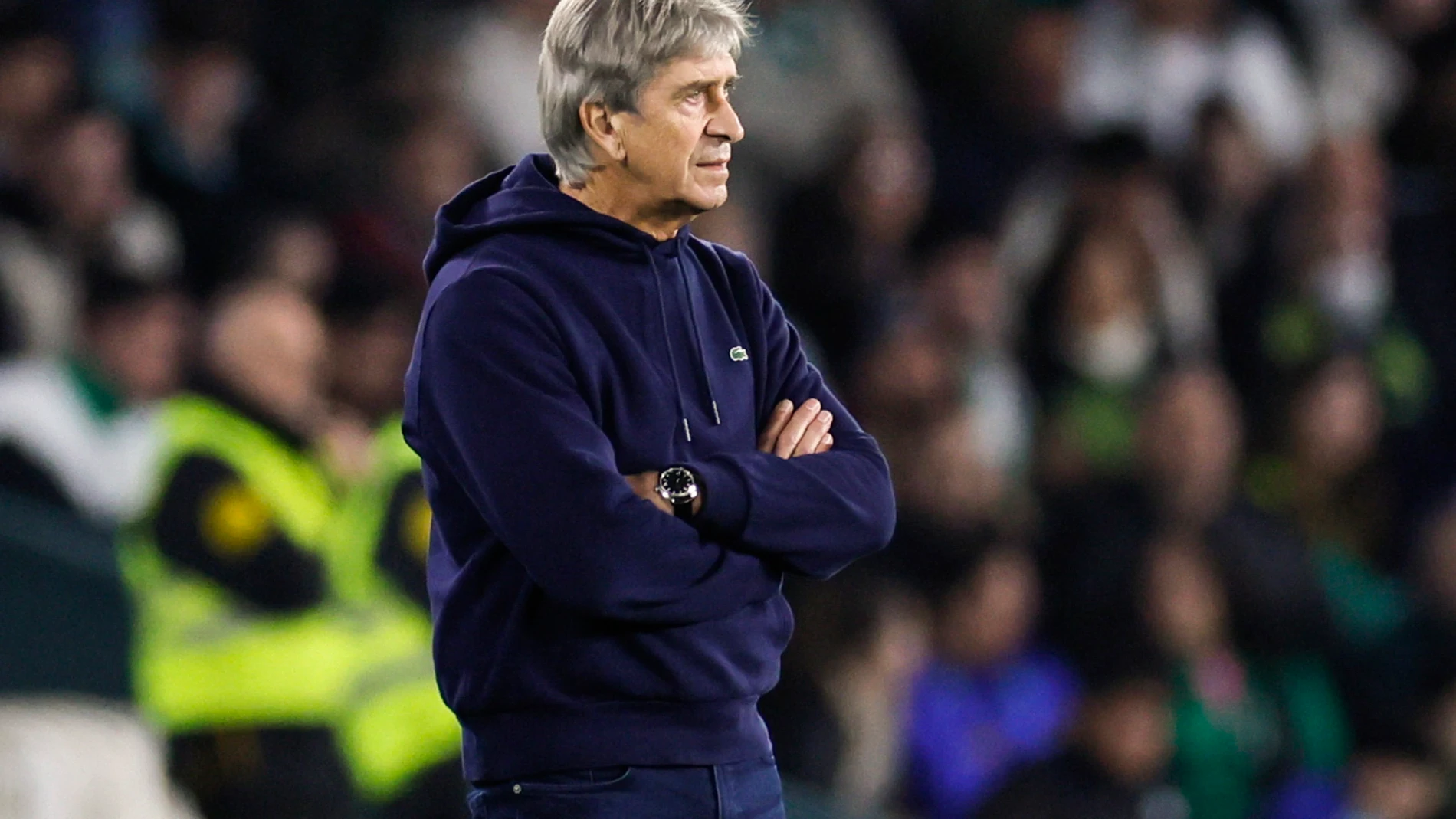 SEVILLA, 18/01/2025.- El entrenador del Betis, Manuel Pellegrini, durante el partido de LaLiga de fútbol que Real Betis y Deportivo Alavés disputan este sábado en el estadio Benito Villamarín, en Sevilla. EFE/José Manuel Vidal