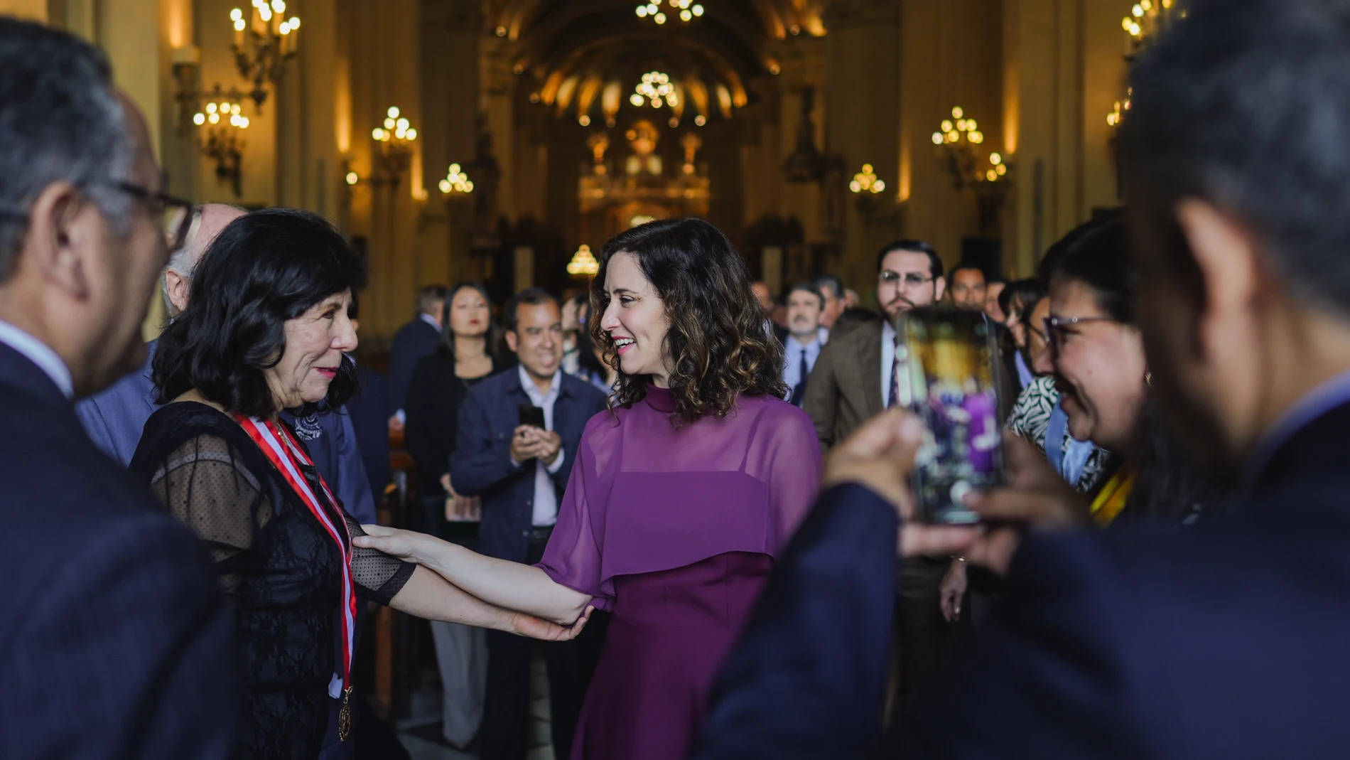 Misa en la catedral de Lima por el aniversario de la fundación de la ciudad con la presidenta Ayuso