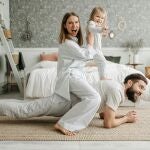 Niños y padres jugando