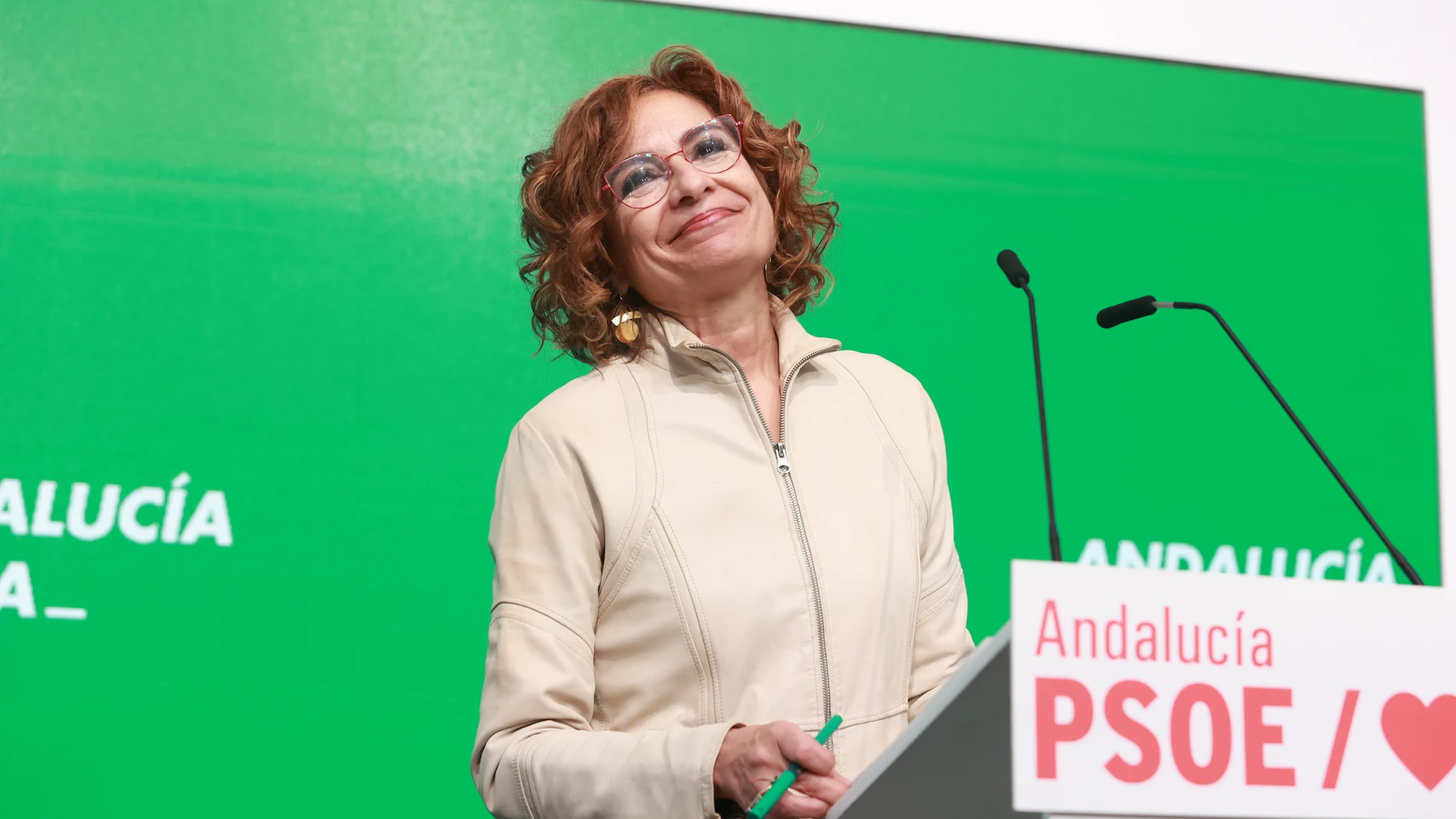 La nueva secretaria general del PSOE-A, María Jesús Montero, interviene durante la rueda de prensa. A 19 de enero de 2025 en Sevilla (Andalucía, España). La Comisión Regional de Ética del PSOE de Andalucía ha proclamado como secretaria general de la federación socialista andaluza a la vicepresidenta primera del Gobierno y ministra de Hacienda, María Jesús Montero, que releva en dicho cargo a Juan Espadas.19 ENERO 2025Rocío Ruz / Europa Press19/01/2025