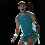 Alcaraz celebra el punto con el que cerró el primer set