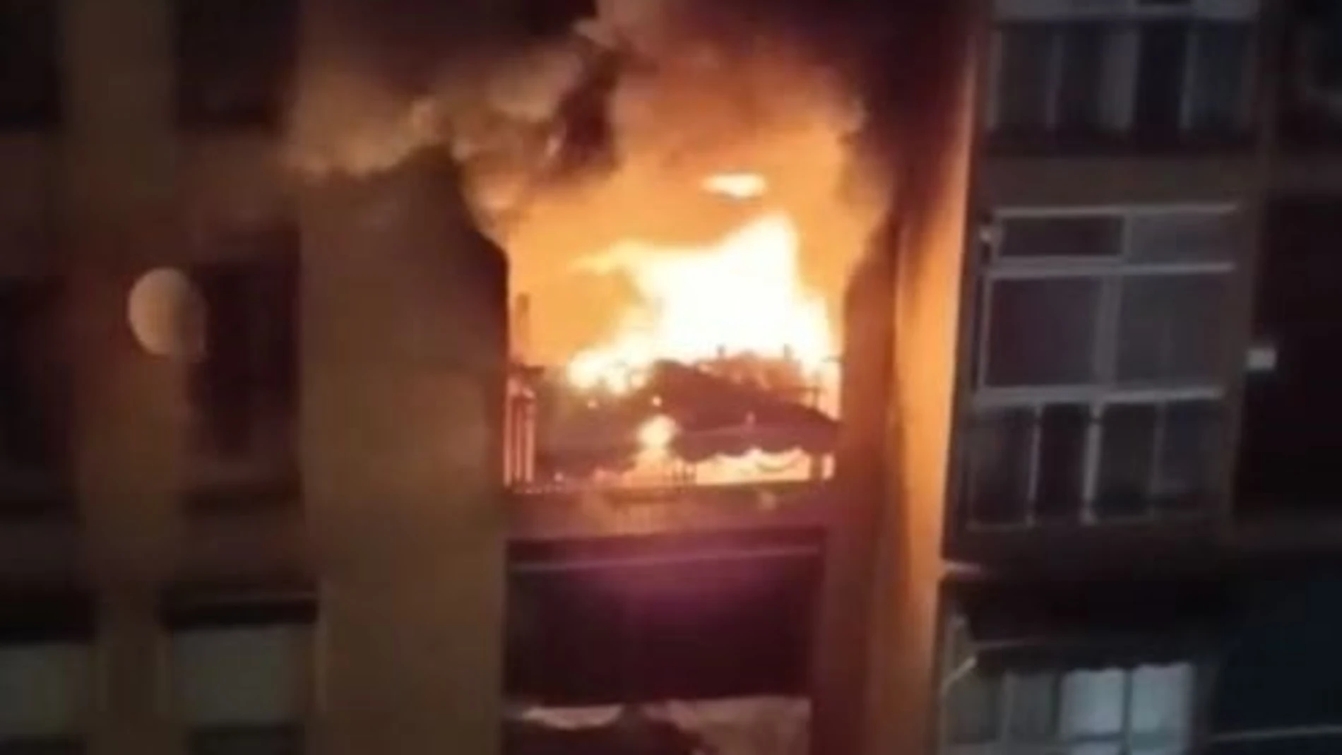 Imagen del fuego en la vivienda de la Chana