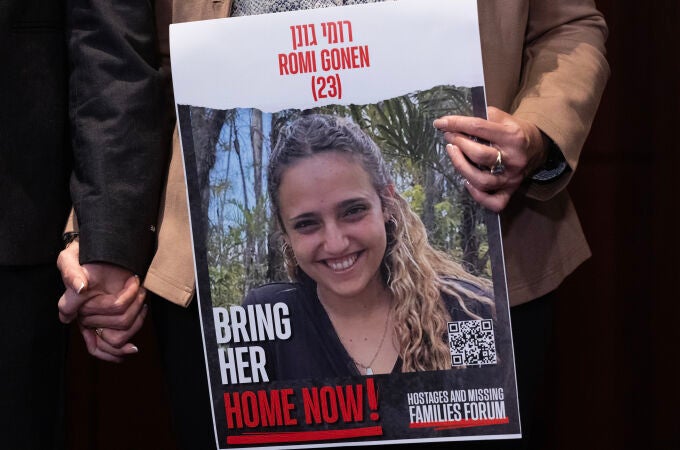 Quiénes son las tres primeras rehenes que Hamás ha liberado tras comenzar el alto el fuego en Gaza