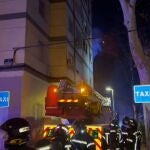 Al menos cinco personas atendidas por un incendio tras una explosión en una vivienda en Usera - Emergencias Madrid