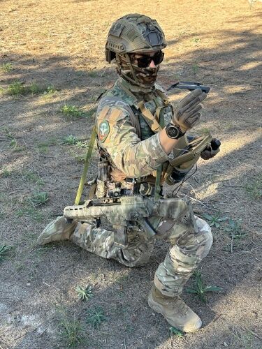 Operador del EZAPAC con el nuevo microdron