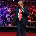 A sus 78 años, Donald Trump vuelve a la Casa Blanca, y está "lleno de energía para este segundo mandato", algo demostrado en sus intervenciones, mítines o bailes de YMCA