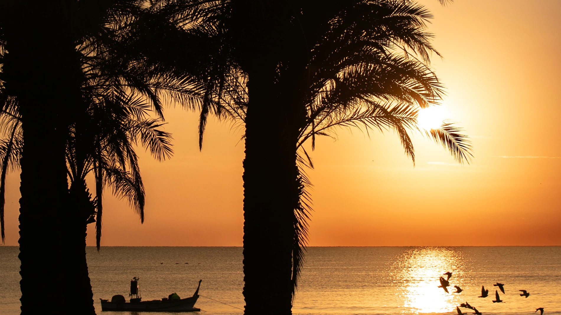 Las playas de Torremolinos ofrecen una espectacular puesta de sol