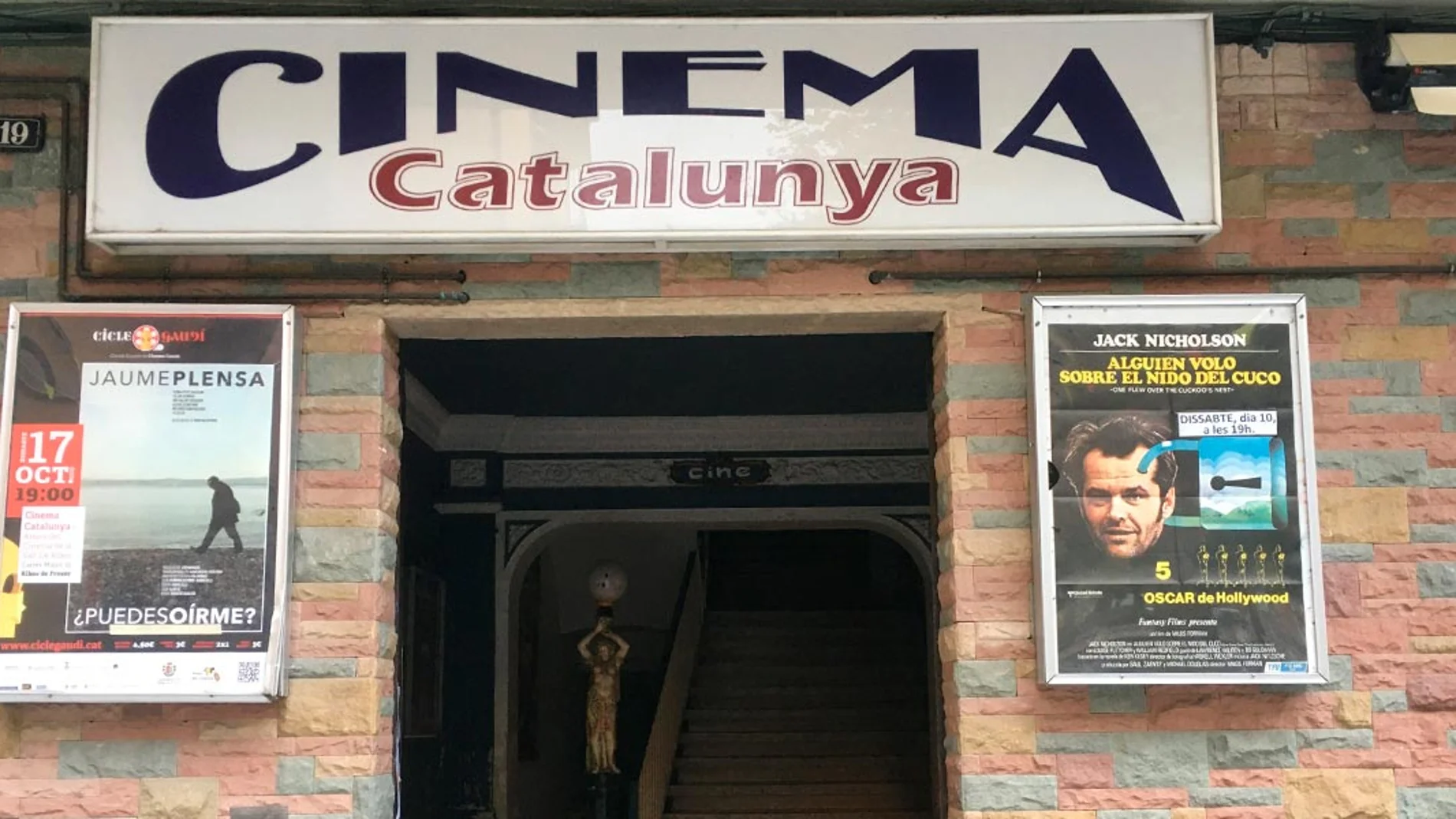 Entrada del Cinema Catalunya de Ribes de Freser
