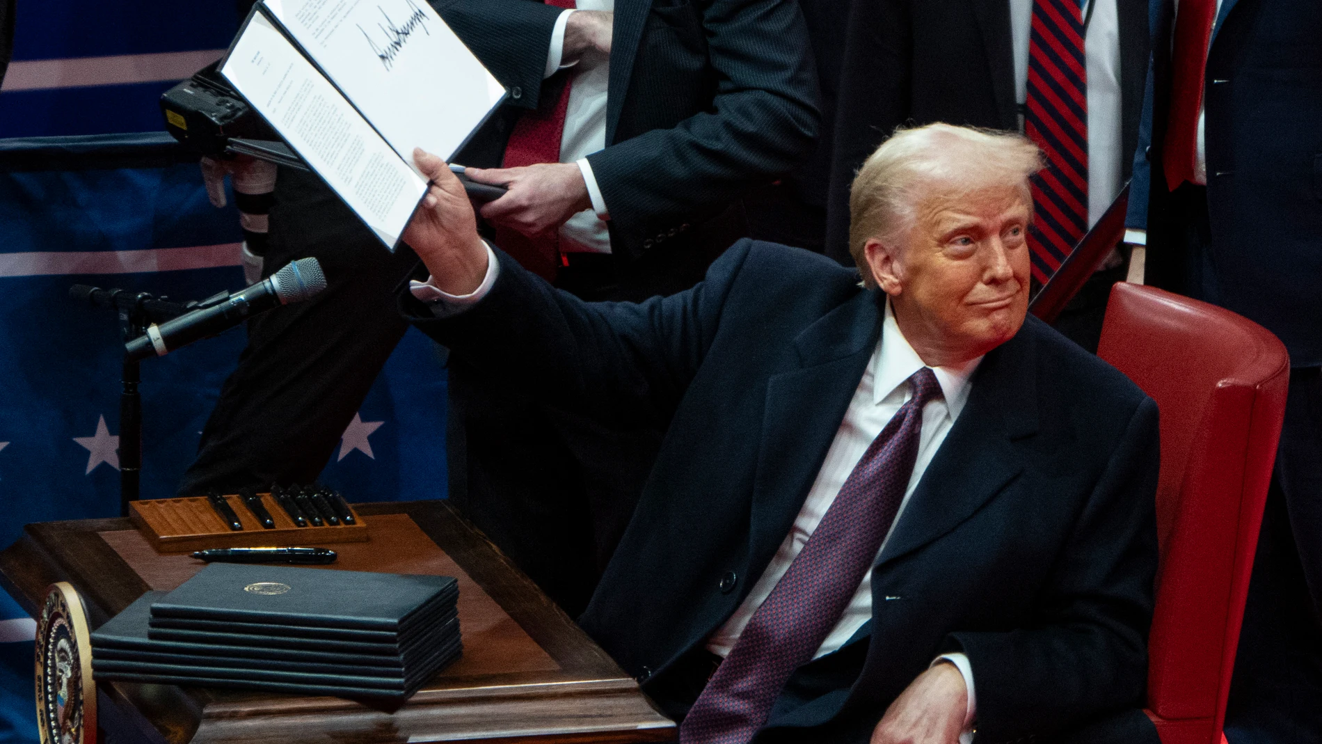 El presidente de EEUU, Donald Trump, muestra la firma de una orden ejecutivaEuropa Press/Contacto/K.C. Alfred21/01/2025 ONLY FOR USE IN SPAIN