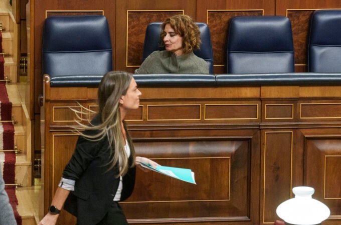 El PSOE se alinea con la oposición y aprueba la ley de multirreincidencia que prometió a Puigdemont