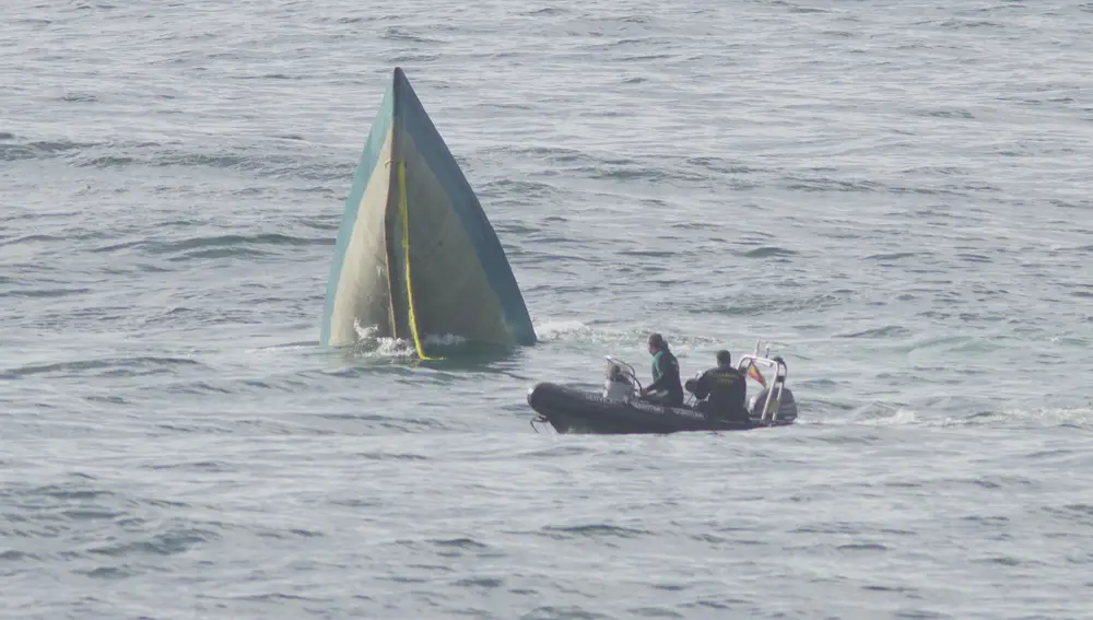 Una embarcación pesquera localiza un narcosubmarino en aguas de la Costa da Morte (A Coruña)