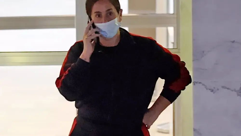Anabel Pantoja, primeras imágenes a las puertas del hospital 12 días después del ingreso de su hija Alma