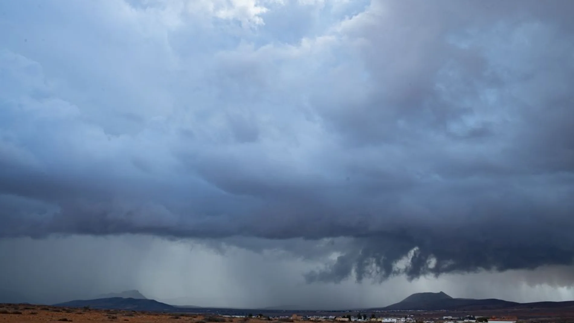 La Aemet pone en aviso a toda Canarias por la borrasca Garoé.